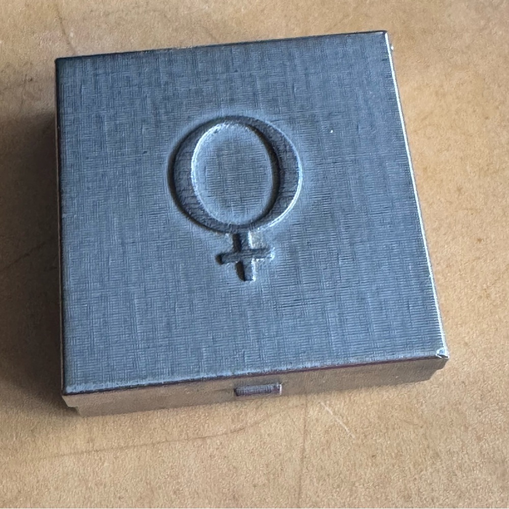 Vintage Venus Symbol Mint/Pill box